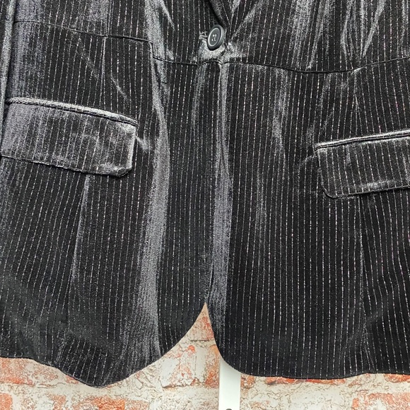 NWT AVA & VIV Womenʻs Plus Size Black Velvet Metallic Pinstripe Blazer 1X - Picture 3 of 12